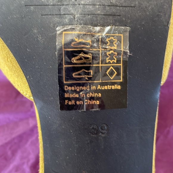 Ladies size 9 yellow suede, 1 3/4” kitten heel shoes - Picture 4 of 5